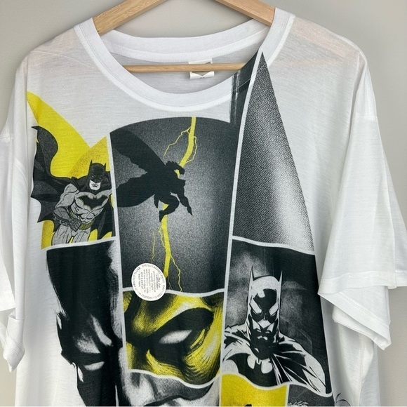 DC Batman 80 Years Anniversary AOP Comic Graphic Short-sleeve T-shirt NWOT 3XL - Picture 3 of 10